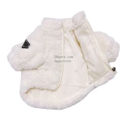 Ropa de invierno para perros Ropa de diseñador para perros Abrigo de piel sintética de lujo Cuello alto Suéter para cachorros Chaqueta para mascotas para clima frío Chaquetas cálidas para perros pequeños y medianos Blanco 904