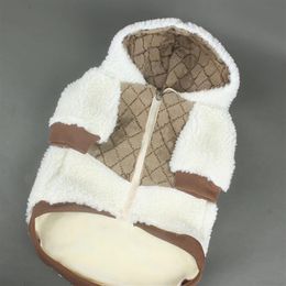 Manteau de chien d'hiver Pulls de chat Gilet Pull Luxurys Designers Tissu Pet Supply Vêtements pour chiot Tricot Sweatshirts GLetter Coat2079