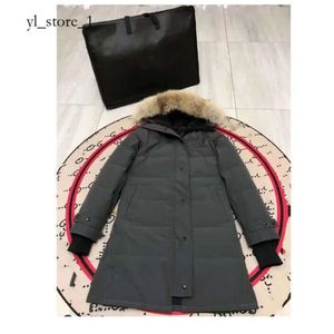 Vestes d'hiver Down Real Coyote Fur Mens Jacket Womens Down Hooded Warm Parka Men Canadas GOOSE Vestes Lettre imprimé Vêtements d'hiver White White Fox Down Veste 1313