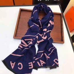 Moda de invierno Bufanda engrosada Clásico Color sólido Letra Pashmina Mantón Marca de diseñador Accesorios de moda Tela de alta calidad Niña Regalos familiares Bufanda Navidad