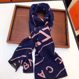 Moda de invierno Bufandas engrosadas Clásico Color sólido Letra Pashmina Mantón Marca de diseñador Accesorios de moda Tela de alta calidad Bufanda de regalo para niña Navidad