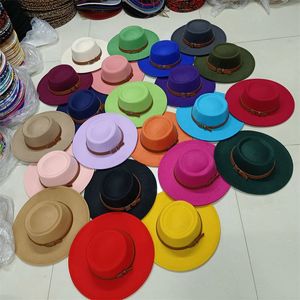 Winter Fedora Bump Flat Top 27 kleuren Fedora Men Women Panama Tophoed Fedora met lederen ketting Big Brim Church Hat 240412