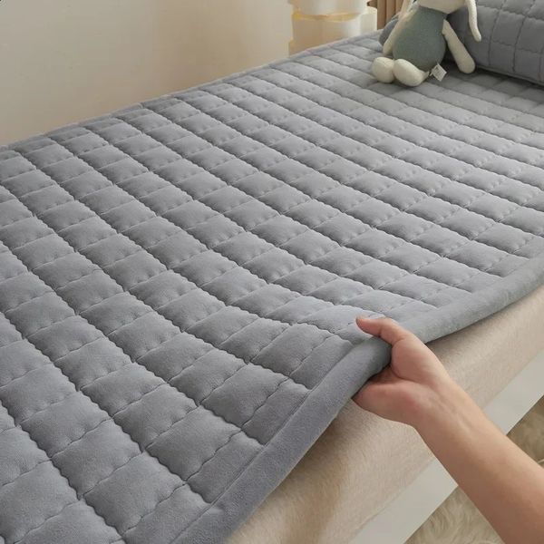 Surmatelas doux en flanelle d'hiver, pour dortoir, lit simple, chaud, matelassé, pliable, pour étudiants, coussin de Protection pour matelas superposé 240124