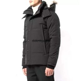 Hiver Fourrure Down Parka Homme Jassen Chaquetas Extérieur Wolf Fur Forned Fourrure Manteau Wyndham Canada Veste de veste HIVER DOUDOUNE MENSE