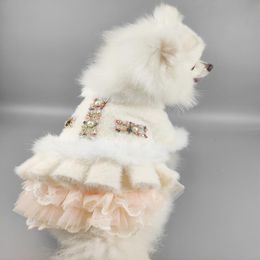 Abbigliamento per cani fatto a mano invernale Abbigliamento Cappotto in pelliccia sintetica Abito per animali Gonna di pizzo di alta qualità di lusso Tessuto caldo Yorkie247a