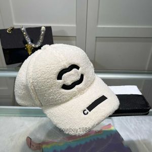 Winterhoed Wollen Balpet voor Vrouw Man Nepbont Designer Baseball Caps met Letters Zwart Whitev23t