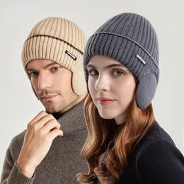 Cappelli invernali per uomo e donna Cappello unisex in lana lavorata a maglia Foderato in pile spesso con paraorecchie Berretto pullover moda elasticizzato 240113