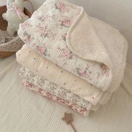 Invierno Ins Baby Blankets Nacido Corea Velvet Manta Floral Musina Maneta de algodón Conjunto de manta nacida Madre 240511