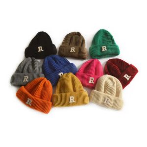 Hiver enfants tricoté chapeau broderie lettre R bonbons couleur casquettes enfants tricot bonnets garçons filles chapeaux