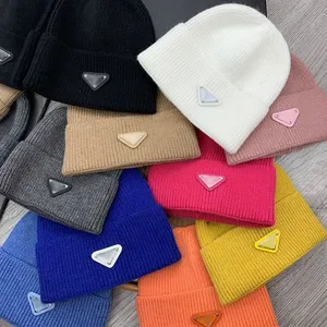 Bonnet d'hiver de concepteur de tricot 10 couleurs de luxe P chapeaux de baseball en plein air femme lettre triangle bonnet de laine homme tête chaude cachemire casquettes de crâne camionneur décontracté chapeaux ajustés