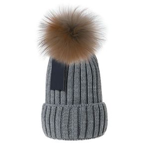 Hiver tricoté pompon bonnet femmes hommes fourrure de raton laveur concepteur chaud bonnets avec ornements Pom tricot crâne casquette chapeau pour dame mâle