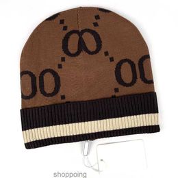 Bamans en tricot en tricot chapeau lainen épais épais chaud fausse fourrure pom bonnet chapere