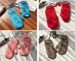 Guantes de punto de invierno Mujeres Guantes de tejido de tejido Mittens de crochet con cuerda colgante Color sólido Whole y suave2022791