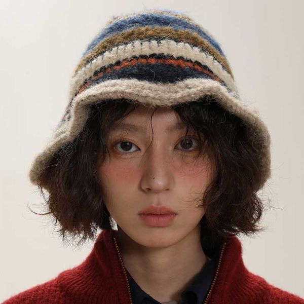 Invierno coreano hecho a mano crochet rayado cubo sombrero mujeres retro contraste color cálido pescador niña moda gorros de punto 230920