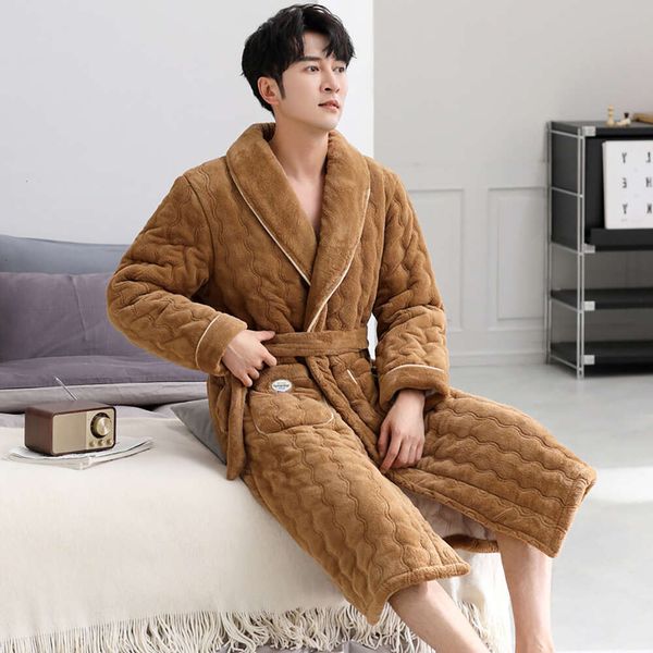 Invierno Long Robe Sleepwear de 3 capas Super Facken Flannel Man Vestido Vata de estilo francés Batio de baño para hombres Bordado de bordado de bordado
