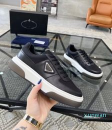 Hiver luxe hommes baskets en cuir semelles épaisses basses Triangle chaussures à semelle large Re-Nylon caoutchouc Triangle-Logos baskets à plateforme blanc noir à lacets décontracté