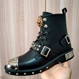 Hiver martin cuir punk style automne neige moto chaussures s chaussures sages courts métallues bottes à haute qualité hoes hontes hontes hoes hort hort tudded