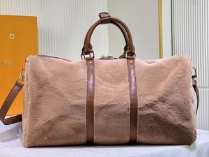 Bag de voyage de grande capacité pour hommes de grande capacité pour sac à main extérieur luxe sac à main en peluche pour hommes sacs de concepteur sac de voyage