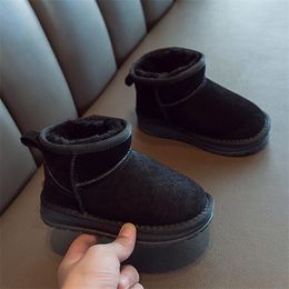 Winternieuwe kindersnowboots met zachte zolen voor meisjes en fluwelen laarsjes voor jongens, gevoerde warme katoenen laarzen