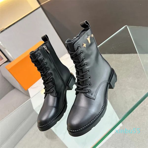 Invierno Nuevos zapatos formales de fondo plano Famoso diseñador femenino Letra de metal con cordones Marca Martin Botas Cuero genuino Cabeza redonda Cremallera lateral Zapatos de mujer