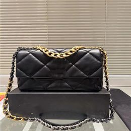 Hiver Nouvel sac de luxe Sacs de créateurs de sacs d'épaule pour femmes Chaîne en cuir Matériau en cuir unique Style Black Gold Table Chronicle Casua NNVS