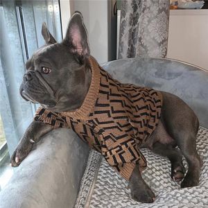 Abrigo de invierno para mascotas Ropa para perros de diseñador Suéteres para cachorros lindos Letra F Ropa para perros de lujo Mascotas Apperal Suéter cálido para traje de perro grande 21ss