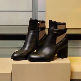 Bottes à carreaux d'hiver femmes bottes de créateur bottes zippées chaussures de style classique Martens bottes Chelsea en cuir à carreaux café couleur classique