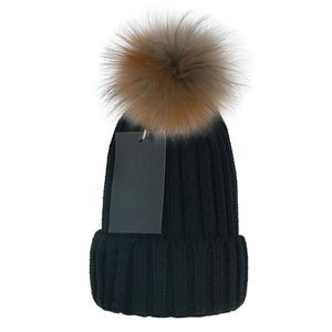 Hiver Pompon Bonnets Hommes Femmes Classique Designer Bonnet Tricoté avec Ornements Sports de Plein Air Casual Poms Fourrure De Raton Laveur Crâne Caps pour Unisexe