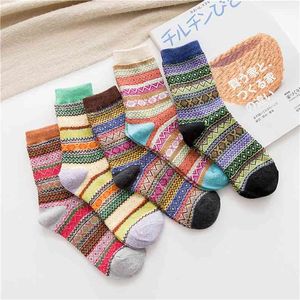 Produits d'hiver Chaud Épaissir National Wind Femmes Laine Tube Tube Chaussettes Usine En Gros 5 Paires 210720