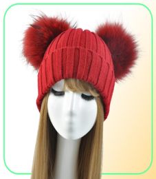 Hiver Real Fur Ball Bamans pour femmes Ladies Y double raton laveur naturel Pom Pom Pom Skullies Hat de bonnet avec 2 pompom2317702