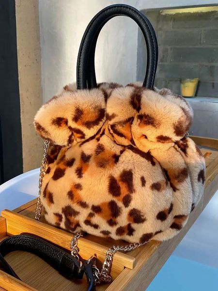 Invierno rex piel de conejo bolso femenino piel portátil pelo real pelo de conejo inclinado paquete de leopardo cadena de cubo moda 240104