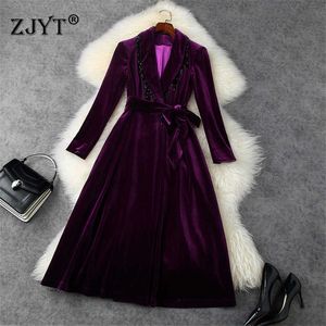 Winter Runway Designers Luxe Perles Long Velour Trench Coat pour femmes Élégant Vintage Aline Party Vêtements d'extérieur Femme Robes 210601