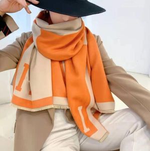 Bufanda de invierno Bufanda de cachemira de diseñador Mantón de estudio para hombres y mujeres Bufanda con flecos a cuadros de color cálido y acogedor accesorio de moda bufanda bufanda para mujeres de moda