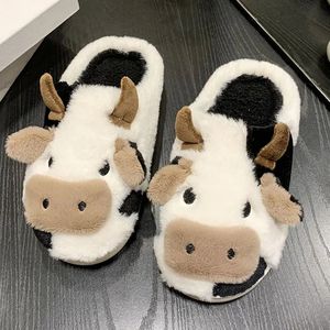 Slippers d'hiver mignons filles filles kawaii moelleuses de peluche chaude pantoufles dessin animé lait vache maison drôles chaussures décontractées 240403