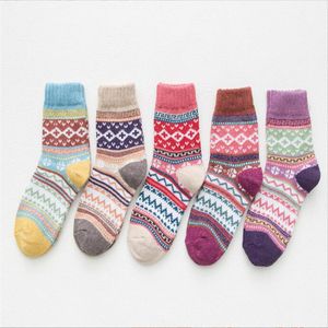 Calcetines de invierno Tejido de lana Navidad Térmico Vintage Medias coloridas Calcetines hasta la rodilla Calcetería Chaussettes Moda Algodón Tobillera informal 35 colores Sea Ship BCD6996