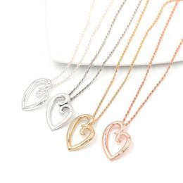 Style d'hiver Vente Doux Mignon Creux Irrégularité Coeur Pendentif Collier Pour Femmes Bijoux De Mode Joli Décor Colliers