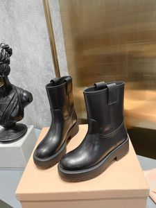 Hiver le dernier défilé de mode bottes courtes série tête ronde semelle épaisse talon épais botte femmes