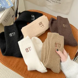 Chaussettes d'hiver en laine épaisse pour hommes et femmes, chaussettes Tube souples de couleur Pure, chaussettes japonaises en pur coton chaud