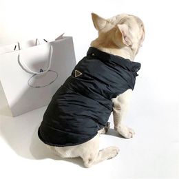 Зимние утепленные теплые жилеты для домашних животных, одежда для собак, классический треугольный значок, плюшевое пальто, модное дизайнерское пальто с капюшоном для бульдога263q