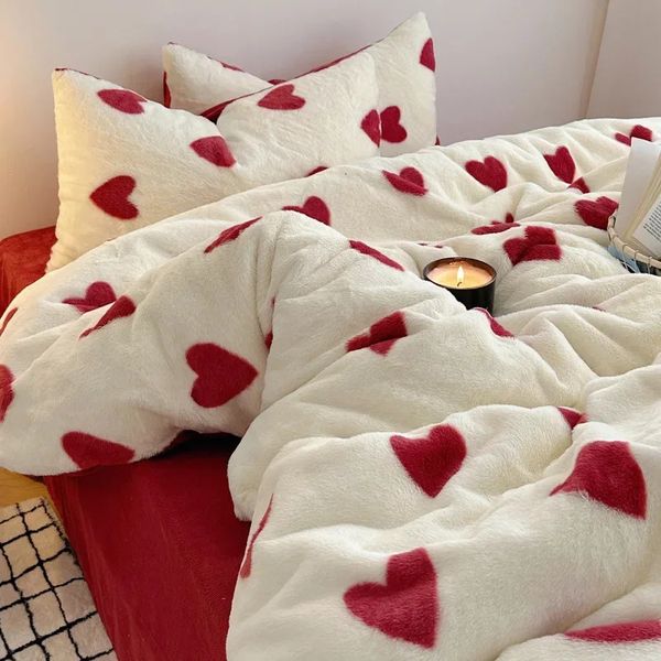 Ensemble de literie chaud en velours épaissi d'hiver motif de coeur mignon housse de couette drap de lit taie d'oreiller 4 pièces ensemble de housse de couette Double de luxe 240113