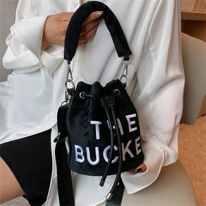 Bolsos de cubo de terciopelo de invierno para mujer, monederos y bolsos de moda, bolso cruzado de diseñador, bolso de hombro de lujo para mujer y240307