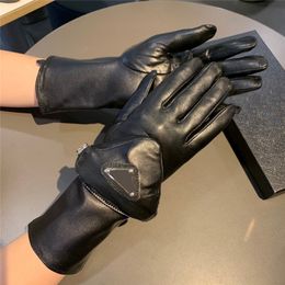 Winter Warme Lederen Wanten Met Zak Designer Handschoenen Dames Mode Luxe Handschuhe Mannen Handschoen Vijf Vingers Touch Screen CSG2312068-15