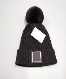 Berretti invernali da donna caldi in maglia cappello di pelliccia di visone per ragazza 039s cappelli berretti lavorati a maglia con pom berretto femminile spesso di marca Skullies Bonnet6989961