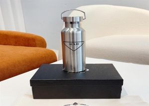 Bouteilles d'eau d'hiver Designer de luxe tasse à vide Pra bouteille P marque en acier inoxydable Drinkware avec boîte Thermos tasse 500 ml d'eau 348F8662591