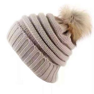 Hiver Femmes Chapeau 2021 Nouveaux Bonnets Chaud Fil À Tricoter Fille Raccoon Hairball Casual Chapeau Épais Couleur Pure Simple Décoration Cap Y21111