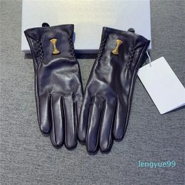 Winter Winter Women Leather Gloves Metal Letter Designer wanten plus fluwelen dikke handschoenen met doos