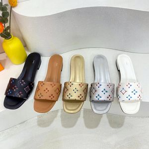 DHgate impression de mode Sandales Hiver intérieur Femmes Nouvelles Tongs mule Designer de luxe en relief Mocassins tazz Slipper bas Slide hommes REVIVAL cuir verni Sandale