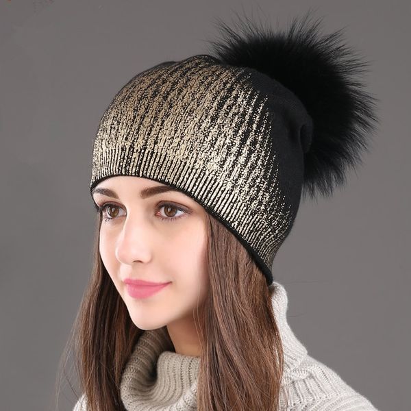 Bonnet de laine pour femmes d'hiver Chapeau décontracté d'impression de couleur métallique tricoté en cachemire bonnet ample avec boules de pompon en fourrure de raton laveur Y200102