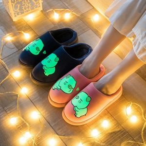 Hiver Femmes Pantoufles Couple Chaud En Peluche Femme Cochon Mignon Non Slip Fluorescence Nuit Confort Dames Mode Casual Chaussures Femme Y201026