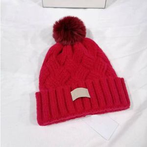 Hiver Femmes Pompons Tricoté Cadeau Bonnet Femmes Chapeau De Laine Chunky Designer Tricot Épais Chaud Fausse Fourrure Pom Bonnets Chapeaux Femme Bonnet Pom Bea s s